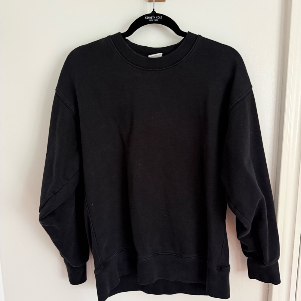 Aritzia Tna Extra Fleece Crewneck Sweatshirt - Black (size small)